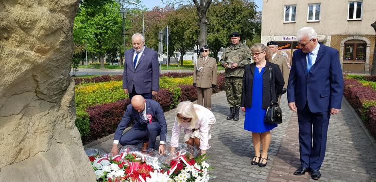 (szerokość: 750 / wysokość: 364)