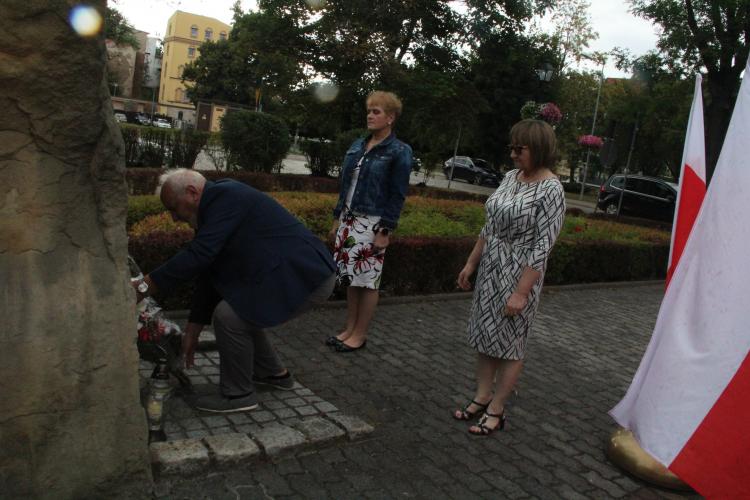 (szerokość: 750 / wysokość: 500)