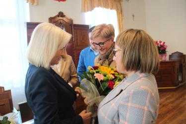 (szerokość: 375 / wysokość: 250)