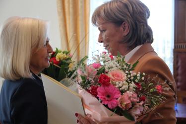 (szerokość: 375 / wysokość: 250)