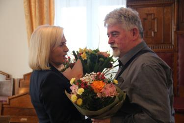 (szerokość: 375 / wysokość: 250)